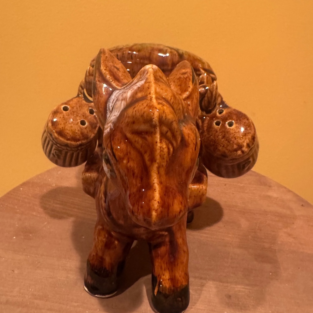 Ceramic donkey napkin holder with salt and pepper shakers - Picture 2 of 2